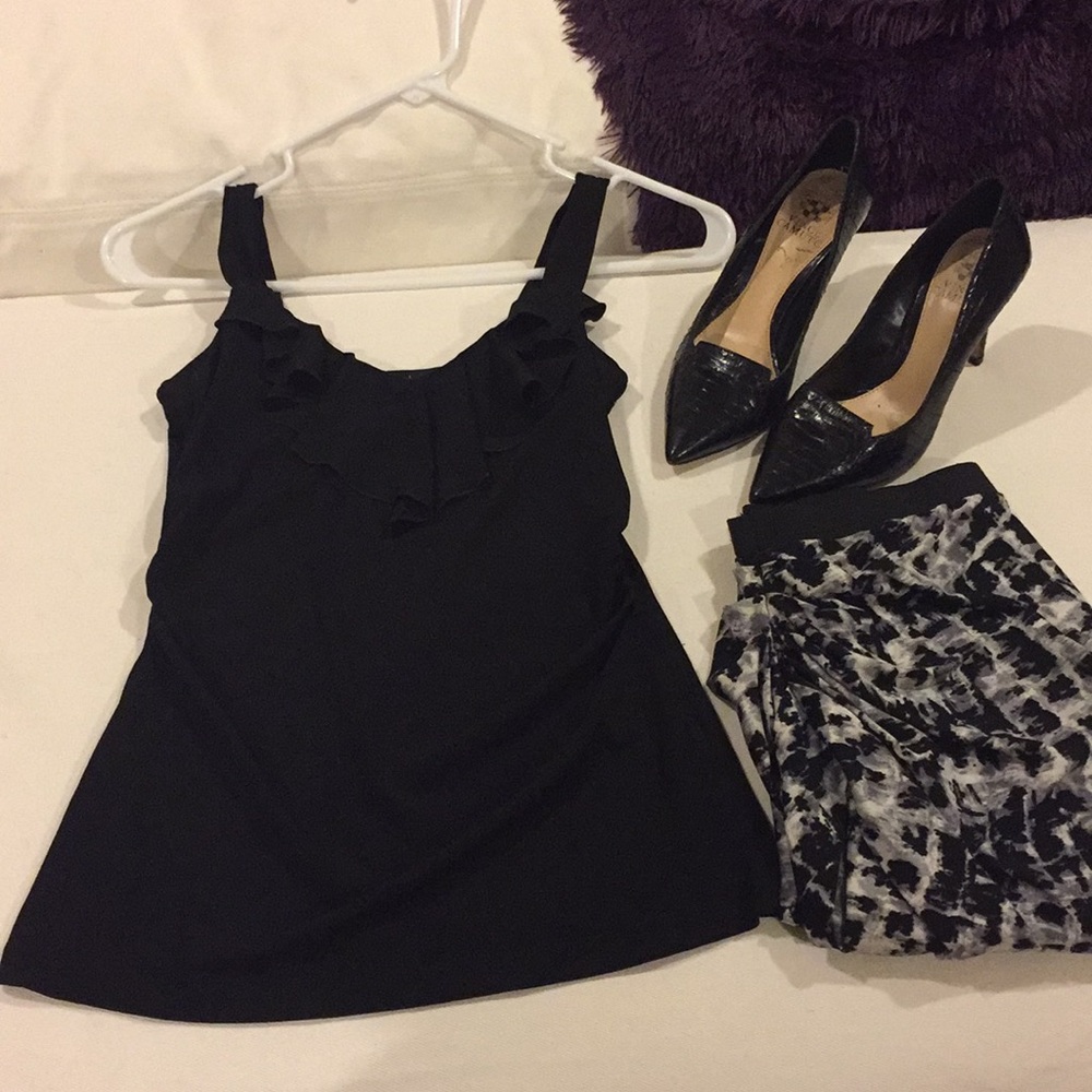 🖤 Black ruffle tank 🖤
